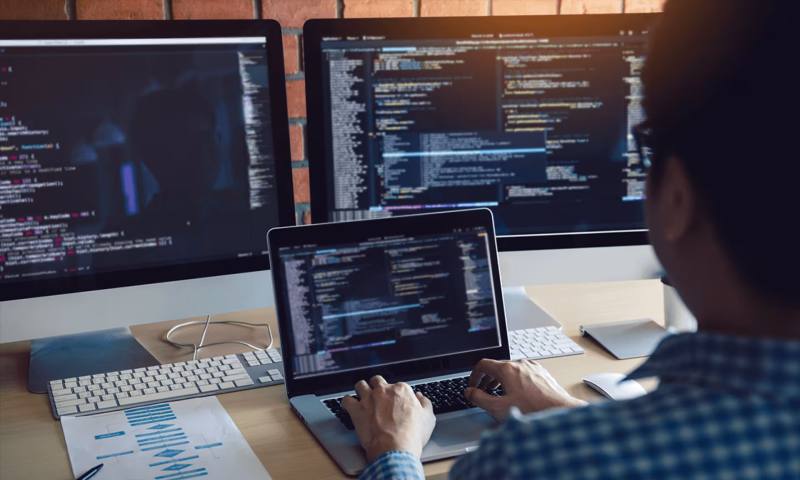 数据科学选型：R与Python如何赋能米林县网站建设？